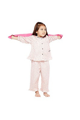 포토 JPG 스튜디오촬영 전신 외국인 해외기획촬영 라이프스타일 응시 2012년태국 여자 어린이라이프 여유 어린이 맨발 실내 한명 서기 들기 누끼 사람 소녀 앞모습 수건 귀여움 유치원 유치원생 잠옷 세수 여자만 여자한명만 어린이만 소녀만 소녀한명만 국내포토 1 시선 옷 교육 감정 뷰포인트 컨셉 모션 발 인종 내부 생활 위생용품 청결 파일형식