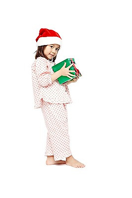 포토 JPG 스튜디오촬영 전신 외국인 해외기획촬영 모자 라이프스타일 응시 2012년태국 여자 기념일 어린이라이프 여유 어린이 크리스마스 산타모자 맨발 실내 크리스마스선물 선물 한명 들기 누끼 사람 소녀 이벤트 옆모습 선물상자 상자 파티 귀여움 유치원 유치원생 잠옷 파자마파티 여자만 여자한명만 어린이만 소녀만 소녀한명만 국내포토 모자_잡화 1 시선 잡화 옷 교육 감정 뷰포인트 컨셉 모션 발 인종 내부 생활 파일형식