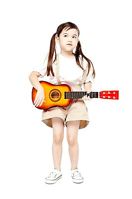 포토 JPG 스튜디오촬영 전신 외국인 해외기획촬영 라이프스타일 응시 2012년태국 여자 어린이라이프 어린이 악기 음악 운동화 연주 반바지 놀이 현악기 실내 한명 서기 들기 누끼 사람 소녀 앞모습 귀여움 유치원 유치원생 기타 즐거움 여자만 여자한명만 어린이만 소녀만 소녀한명만 국내포토 1 시선 교육 감정 뷰포인트 신발 컨셉 바지 모션 문화예술 인종 내부 생활 파일형식