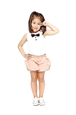 포토 JPG 스튜디오촬영 전신 외국인 해외기획촬영 라이프스타일 2012년태국 여자 어린이라이프 어린이 허리손 포즈 운동화 반바지 놀이 실내 한명 서기 미소 웃음 누끼 사람 손짓 소녀 앞모습 귀여움 유치원 유치원생 즐거움 브이 V 여자만 여자한명만 어린이만 소녀만 소녀한명만 국내포토 1 알파벳 교육 감정 뷰포인트 신발 컨셉 바지 모션 표정 인종 내부 생활 파일형식