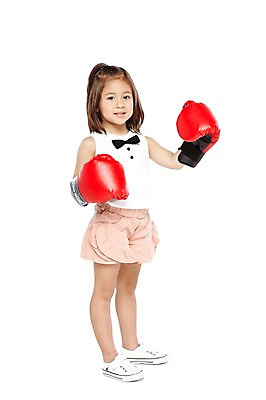 포토 JPG 스튜디오촬영 전신 외국인 해외기획촬영 라이프스타일 2012년태국 여자 어린이라이프 어린이 운동화 반바지 놀이 실내 한명 서기 미소 웃음 누끼 사람 소녀 앞모습 운동 귀여움 권투 유치원 유치원생 글러브 글로브 권투글러브 즐거움 여자만 여자한명만 어린이만 소녀만 소녀한명만 국내포토 1 교육 감정 스포츠용품 뷰포인트 장갑 신발 컨셉 바지 모션 표정 건강 인종 내부 생활 격투기 파일형식