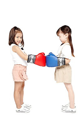 포토 JPG 스튜디오촬영 전신 외국인 해외기획촬영 라이프스타일 2012년태국 여자 어린이라이프 어린이 운동화 반바지 놀이 실내 서기 미소 웃음 누끼 사람 소녀 경기 두명 옆모습 친구 운동 마주보기 귀여움 경쟁 권투 유치원 유치원생 글러브 글로브 권투글러브 즐거움 여자만 어린이만 소녀만 국내포토 교육 감정 스포츠용품 스포츠 뷰포인트 장갑 신발 컨셉 바지 관계 모션 표정 건강 인종 내부 생활 격투기 파일형식