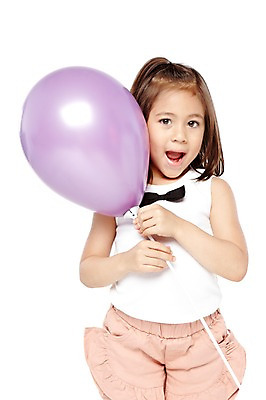 포토 JPG 스튜디오촬영 외국인 해외기획촬영 라이프스타일 2012년태국 여자 어린이라이프 어린이 반바지 놀이 실내 한명 서기 미소 웃음 들기 누끼 사람 소녀 앞모습 장난감 놀이용품 귀여움 유치원 유치원생 즐거움 풍선 풍선놀이 여자만 여자한명만 어린이만 소녀만 소녀한명만 국내포토 1 교육 감정 뷰포인트 컨셉 바지 모션 표정 인종 내부 생활 오브젝트 파일형식