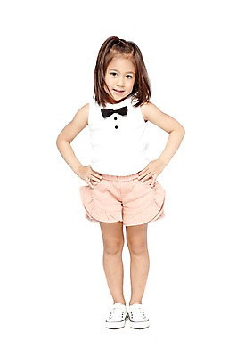 포토 JPG 스튜디오촬영 전신 외국인 해외기획촬영 라이프스타일 2012년태국 여자 어린이라이프 어린이 허리손 포즈 운동화 반바지 놀이 실내 한명 서기 미소 웃음 누끼 사람 소녀 앞모습 귀여움 유치원 유치원생 즐거움 여자만 여자한명만 어린이만 소녀만 소녀한명만 국내포토 1 교육 감정 뷰포인트 신발 컨셉 바지 모션 표정 인종 내부 생활 파일형식