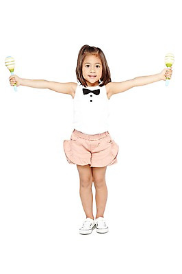 포토 JPG 스튜디오촬영 전신 외국인 해외기획촬영 라이프스타일 2012년태국 여자 어린이라이프 어린이 악기 음악 포즈 운동화 연주 반바지 놀이 팔벌리기 실내 한명 서기 미소 웃음 들기 누끼 사람 소녀 앞모습 귀여움 유치원 유치원생 즐거움 마라카스 여자만 여자한명만 어린이만 소녀만 소녀한명만 국내포토 1 교육 감정 뷰포인트 신발 컨셉 바지 모션 문화예술 타악기 표정 인종 내부 생활 파일형식