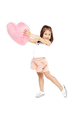 포토 JPG 스튜디오촬영 전신 외국인 해외기획촬영 라이프스타일 2012년태국 여자 어린이라이프 어린이 포즈 운동화 쿠션 반바지 놀이 실내 한명 서기 미소 웃음 들기 누끼 사람 소녀 앞모습 귀여움 유치원 유치원생 하트 즐거움 하트쿠션 여자만 여자한명만 어린이만 소녀만 소녀한명만 국내포토 모양 1 교육 감정 뷰포인트 신발 컨셉 바지 모션 표정 인종 내부 생활 파일형식