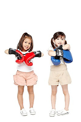 포토 JPG 스튜디오촬영 전신 외국인 해외기획촬영 라이프스타일 2012년태국 여자 어린이라이프 어린이 운동화 반바지 놀이 실내 서기 미소 웃음 누끼 사람 소녀 경기 두명 앞모습 친구 운동 귀여움 경쟁 권투 유치원 유치원생 글러브 글로브 권투글러브 즐거움 여자만 어린이만 소녀만 국내포토 교육 감정 스포츠용품 스포츠 뷰포인트 장갑 신발 컨셉 바지 관계 모션 표정 건강 인종 내부 생활 격투기 파일형식