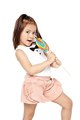 포토 JPG 스튜디오촬영 외국인 해외기획촬영 라이프스타일 2012년태국 여자 어린이라이프 어린이 음식 포즈 반바지 놀이 디저트 실내 막대사탕 사탕 한명 서기 들기 누끼 사람 소녀 옆모습 귀여움 유치원 유치원생 즐거움 여자만 여자한명만 어린이만 소녀만 소녀한명만 국내포토 1 교육 감정 뷰포인트 컨셉 바지 모션 인종 내부 생활 파일형식