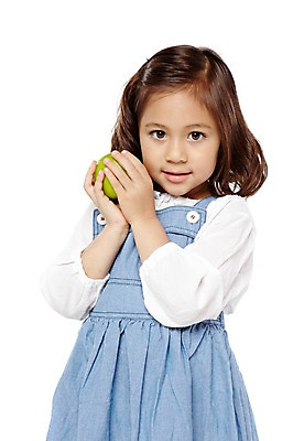 포토 JPG 스튜디오촬영 외국인 해외기획촬영 라이프스타일 웰빙 2012년태국 원피스 여자 어린이라이프 어린이 음식 과일 자연 실내 건강 한명 들기 누끼 사람 소녀 상반신 앞모습 농작물 치마 귀여움 환경 유치원 유치원생 신선 사과 친환경 유기농 청사과 여자만 여자한명만 어린이만 소녀만 소녀한명만 국내포토 1 옷 교육 뷰포인트 컨셉 농업 모션 하의 인종 내부 생활 생태계 파일형식