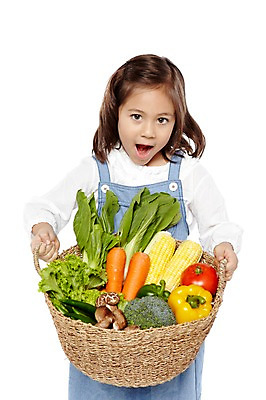 포토 JPG 스튜디오촬영 외국인 해외기획촬영 라이프스타일 웰빙 2012년태국 원피스 여자 어린이라이프 어린이 음식 다수 토마토 채소 자연 고추 파프리카 실내 건강 옥수수 한명 서기 들기 누끼 사람 소녀 앞모습 농작물 치마 바구니 귀여움 환경 버섯 유치원 유치원생 당근 신선 상추 브로콜리 친환경 유기농 채식 청경채 여자만 여자한명만 어린이만 소녀만 소녀한명만 국내포토 1 옷 교육 뷰포인트 컨셉 농업 모션 하의 곡류 뿌리채소 인종 내부 생활 생태계 파일형식