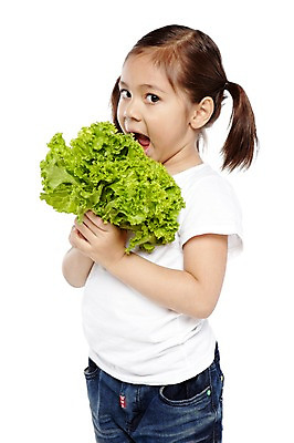 포토 JPG 스튜디오촬영 외국인 해외기획촬영 라이프스타일 웰빙 2012년태국 여자 어린이라이프 어린이 음식 채소 자연 양갈래머리 실내 건강 한명 서기 들기 누끼 사람 소녀 상반신 옆모습 농작물 귀여움 환경 유치원 유치원생 반팔티셔츠 청바지 신선 상추 먹기 친환경 유기농 채식 여자만 여자한명만 어린이만 소녀만 소녀한명만 국내포토 1 헤어스타일 교육 뷰포인트 컨셉 티셔츠 농업 바지 모션 인종 내부 생활 생태계 파일형식