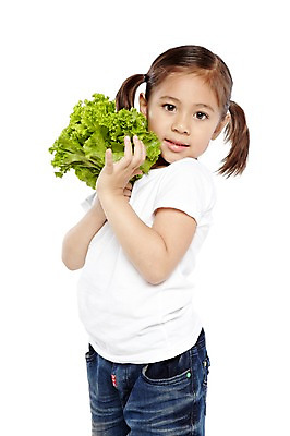 포토 JPG 스튜디오촬영 외국인 해외기획촬영 라이프스타일 웰빙 2012년태국 여자 어린이라이프 어린이 음식 채소 자연 양갈래머리 실내 건강 한명 서기 들기 누끼 사람 소녀 상반신 옆모습 농작물 귀여움 환경 유치원 유치원생 반팔티셔츠 청바지 신선 상추 친환경 유기농 채식 여자만 여자한명만 어린이만 소녀만 소녀한명만 국내포토 1 헤어스타일 교육 뷰포인트 컨셉 티셔츠 농업 바지 모션 인종 내부 생활 생태계 파일형식