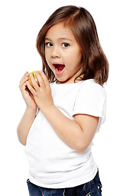 포토 JPG 스튜디오촬영 외국인 해외기획촬영 라이프스타일 웰빙 2012년태국 여자 어린이라이프 어린이 음식 과일 자연 실내 건강 한명 들기 누끼 사람 소녀 상반신 옆모습 농작물 귀여움 환경 유치원 유치원생 반팔티셔츠 신선 사과 친환경 유기농 여자만 여자한명만 어린이만 소녀만 소녀한명만 국내포토 1 교육 뷰포인트 컨셉 티셔츠 농업 모션 인종 내부 생활 생태계 파일형식