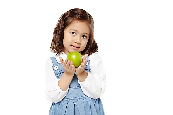 포토 JPG 스튜디오촬영 외국인 해외기획촬영 라이프스타일 웰빙 응시 2012년태국 원피스 여자 어린이라이프 어린이 음식 과일 자연 실내 건강 한명 들기 누끼 사람 소녀 상반신 앞모습 농작물 치마 귀여움 환경 유치원 유치원생 신선 사과 친환경 유기농 청사과 여자만 여자한명만 어린이만 소녀만 소녀한명만 국내포토 1 시선 옷 교육 뷰포인트 컨셉 농업 모션 하의 인종 내부 생활 생태계 파일형식