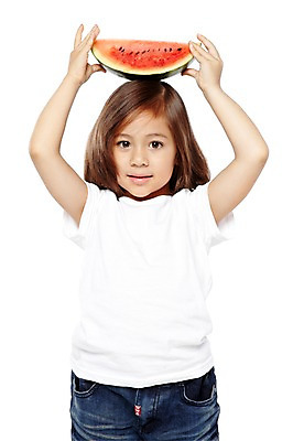 포토 JPG 스튜디오촬영 외국인 해외기획촬영 라이프스타일 웰빙 2012년태국 여자 어린이라이프 어린이 음식 포즈 과일 자연 여름음식 수박 실내 건강 한명 서기 들기 누끼 사람 소녀 상반신 앞모습 농작물 손들기 귀여움 환경 유치원 유치원생 반팔티셔츠 청바지 신선 친환경 유기농 머리위 여자만 여자한명만 어린이만 소녀만 소녀한명만 제철음식 제철과일 국내포토 1 교육 뷰포인트 컨셉 티셔츠 농업 바지 모션 인종 내부 생활 생태계 제철 파일형식 여름_계절