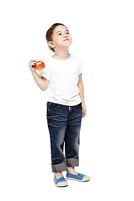 포토 JPG 스튜디오촬영 전신 외국인 해외기획촬영 라이프스타일 웰빙 응시 2012년태국 여자 어린이라이프 어린이 음식 과일 자연 실내 건강 한명 서기 미소 웃음 들기 누끼 사람 소녀 앞모습 농작물 귀여움 환경 유치원 유치원생 반팔티셔츠 청바지 신선 사과 친환경 유기농 여자만 여자한명만 어린이만 소녀만 소녀한명만 국내포토 1 시선 교육 뷰포인트 컨셉 티셔츠 농업 바지 모션 표정 인종 내부 생활 생태계 파일형식