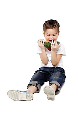 포토 JPG 스튜디오촬영 전신 외국인 해외기획촬영 라이프스타일 웰빙 2012년태국 여자 어린이라이프 어린이 음식 과일 자연 여름음식 수박 실내 건강 한명 들기 누끼 사람 앉기 소녀 앞모습 농작물 귀여움 환경 유치원 유치원생 반팔티셔츠 청바지 먹기 친환경 유기농 여자만 여자한명만 어린이만 소녀만 소녀한명만 제철음식 제철과일 국내포토 1 교육 뷰포인트 컨셉 티셔츠 농업 바지 모션 인종 내부 생활 생태계 제철 파일형식 여름_계절