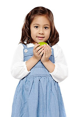 포토 JPG 스튜디오촬영 외국인 해외기획촬영 라이프스타일 웰빙 2012년태국 원피스 여자 어린이라이프 어린이 음식 과일 자연 실내 건강 한명 미소 웃음 들기 누끼 사람 소녀 상반신 앞모습 농작물 치마 귀여움 환경 유치원 유치원생 신선 사과 친환경 유기농 청사과 여자만 여자한명만 어린이만 소녀만 소녀한명만 국내포토 1 옷 교육 뷰포인트 컨셉 농업 모션 하의 표정 인종 내부 생활 생태계 파일형식