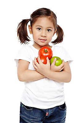 포토 JPG 스튜디오촬영 외국인 해외기획촬영 라이프스타일 웰빙 2012년태국 여자 어린이라이프 어린이 음식 토마토 채소 과일 자연 양갈래머리 실내 건강 한명 서기 들기 누끼 사람 소녀 상반신 앞모습 농작물 귀여움 환경 유치원 유치원생 반팔티셔츠 청바지 신선 사과 친환경 유기농 청사과 여자만 여자한명만 어린이만 소녀만 소녀한명만 국내포토 1 헤어스타일 교육 뷰포인트 컨셉 티셔츠 농업 바지 모션 인종 내부 생활 생태계 파일형식