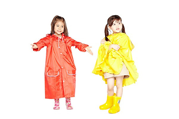 포토 JPG 스튜디오촬영 전신 외국인 해외기획촬영 라이프스타일 2012년태국 계절 여자 어린이라이프 어린이 포즈 날씨 실내 장화 서기 미소 웃음 누끼 사람 소녀 두명 앞모습 여름 친구 귀여움 유치원 유치원생 비 우비 장마 여자만 어린이만 소녀만 국내포토 자연요소 옷 교육 뷰포인트 신발 컨셉 관계 모션 표정 인종 내부 생활 비_날씨 파일형식