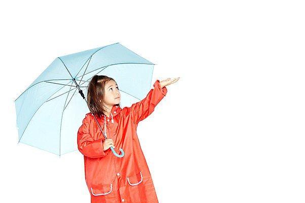 포토 JPG 스튜디오촬영 외국인 해외기획촬영 라이프스타일 응시 2012년태국 잡화 계절 여자 어린이라이프 어린이 우산 날씨 실내 한명 서기 들기 누끼 사람 손짓 소녀 앞모습 여름 귀여움 유치원 유치원생 비 우비 장마 여자만 여자한명만 어린이만 소녀만 소녀한명만 국내포토 자연요소 1 시선 옷 교육 뷰포인트 컨셉 모션 인종 내부 생활 비_날씨 파일형식