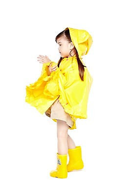 포토 JPG 스튜디오촬영 전신 외국인 해외기획촬영 라이프스타일 2012년태국 계절 여자 어린이라이프 어린이 날씨 실내 장화 한명 서기 누끼 사람 소녀 옆모습 여름 귀여움 유치원 유치원생 비 우비 장마 여자만 여자한명만 어린이만 소녀만 소녀한명만 국내포토 자연요소 1 옷 교육 뷰포인트 신발 컨셉 모션 인종 내부 생활 비_날씨 파일형식