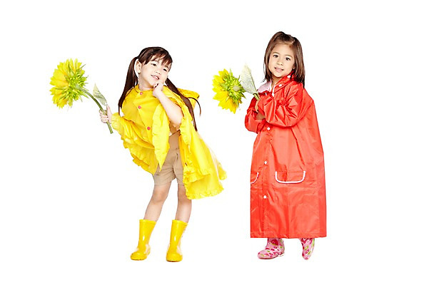 포토 JPG 스튜디오촬영 전신 외국인 식물 해외기획촬영 라이프스타일 2012년태국 계절 여자 꽃 어린이라이프 어린이 포즈 날씨 해바라기 실내 장화 서기 미소 웃음 들기 누끼 사람 소녀 두명 앞모습 여름 친구 귀여움 유치원 유치원생 비 우비 장마 여자만 어린이만 소녀만 국내포토 자연요소 옷 교육 뷰포인트 신발 컨셉 관계 모션 표정 인종 내부 생활 비_날씨 파일형식