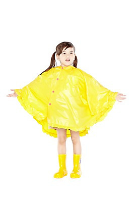 포토 JPG 스튜디오촬영 전신 외국인 해외기획촬영 라이프스타일 응시 2012년태국 계절 여자 어린이라이프 어린이 포즈 팔벌리기 날씨 실내 장화 한명 서기 미소 웃음 누끼 사람 소녀 앞모습 여름 귀여움 유치원 유치원생 비 우비 장마 여자만 여자한명만 어린이만 소녀만 소녀한명만 국내포토 자연요소 1 시선 옷 교육 뷰포인트 신발 컨셉 모션 표정 인종 내부 생활 비_날씨 파일형식