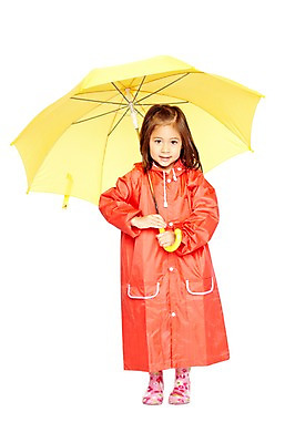 포토 JPG 스튜디오촬영 전신 외국인 해외기획촬영 라이프스타일 2012년태국 잡화 계절 여자 어린이라이프 어린이 우산 날씨 실내 장화 한명 서기 미소 웃음 들기 누끼 사람 소녀 앞모습 여름 귀여움 유치원 유치원생 비 우비 장마 여자만 여자한명만 어린이만 소녀만 소녀한명만 국내포토 자연요소 1 옷 교육 뷰포인트 신발 컨셉 모션 표정 인종 내부 생활 비_날씨 파일형식