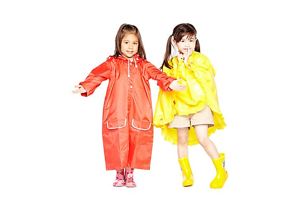 포토 JPG 스튜디오촬영 전신 외국인 해외기획촬영 라이프스타일 2012년태국 계절 여자 어린이라이프 어린이 포즈 날씨 실내 장화 서기 미소 웃음 누끼 사람 소녀 두명 앞모습 여름 친구 귀여움 유치원 유치원생 비 우비 장마 여자만 어린이만 소녀만 국내포토 자연요소 옷 교육 뷰포인트 신발 컨셉 관계 모션 표정 인종 내부 생활 비_날씨 파일형식