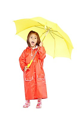 포토 JPG 스튜디오촬영 전신 외국인 해외기획촬영 라이프스타일 2012년태국 잡화 계절 여자 어린이라이프 어린이 우산 날씨 실내 장화 한명 서기 미소 웃음 들기 누끼 사람 소녀 앞모습 여름 귀여움 유치원 유치원생 비 우비 장마 여자만 여자한명만 어린이만 소녀만 소녀한명만 국내포토 자연요소 1 옷 교육 뷰포인트 신발 컨셉 모션 표정 인종 내부 생활 비_날씨 파일형식