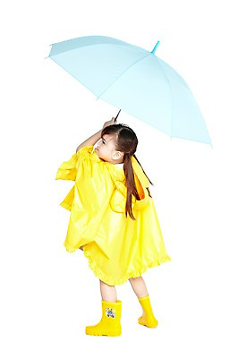 포토 JPG 스튜디오촬영 전신 외국인 해외기획촬영 라이프스타일 2012년태국 잡화 계절 여자 어린이라이프 어린이 우산 날씨 실내 장화 한명 서기 들기 누끼 사람 소녀 뒷모습 여름 귀여움 유치원 유치원생 비 우비 장마 여자만 여자한명만 어린이만 소녀만 소녀한명만 국내포토 자연요소 1 옷 교육 뷰포인트 신발 컨셉 모션 인종 내부 생활 비_날씨 파일형식