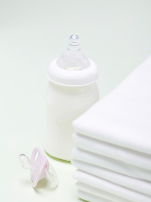 포토 JPG 스튜디오촬영 잡화 생활용품 실내 사람없음 아기용품 우유병 젖병 병 노리개젖꼭지 오브젝트 기저귀 천기저귀 국내포토 식기 병_용기 내부 우유 파일형식