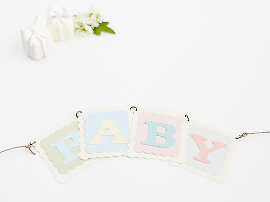 포토 JPG 스튜디오촬영 알파벳 영어 잡화 생활용품 대문자 실내 근접촬영 사람없음 아웃포커스 장식 선물상자 상자 놀이용품 아기용품 아기 고리 오브젝트 국내포토 카드프레임 문자 뷰포인트 프레임 촬영기법 선물 사람 내부 파일형식