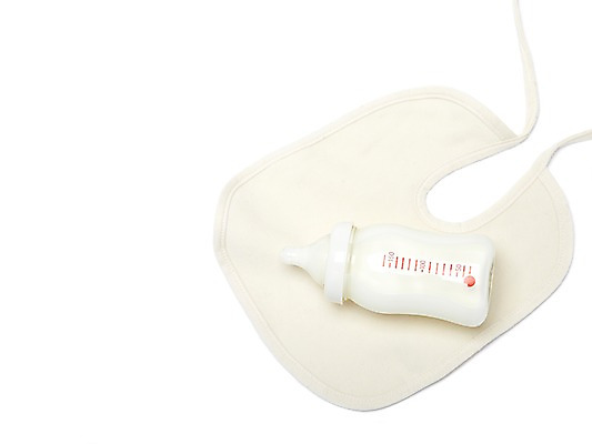 포토 JPG 스튜디오촬영 잡화 옷 생활용품 실내 통 사람없음 아기용품 우유 우유병 젖병 병 오브젝트 눈금 분유 턱받이 국내포토 식기 병_용기 유제품 내부 파일형식