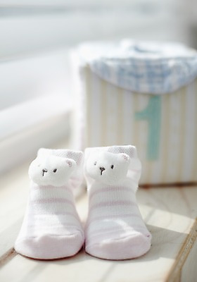 포토 JPG 스튜디오촬영 잡화 한쌍 생활용품 양말 실내 틀 근접촬영 사람없음 아웃포커스 빛 상자 햇빛 반사 줄무늬 블록 아기용품 블라인드 오브젝트 창틀 아기양말 국내포토 뷰포인트 무늬 창문 촬영기법 내부 태양 커튼 파일형식