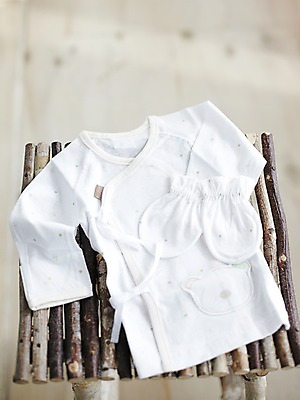 포토 JPG 스튜디오촬영 나무 잡화 옷 생활용품 장갑 탁자 실내 근접촬영 사람없음 아웃포커스 아기용품 오브젝트 유아복 배냇저고리 손싸개 국내포토 식물 뷰포인트 가구 촬영기법 내부 파일형식