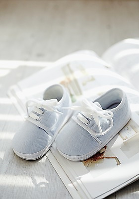 포토 JPG 스튜디오촬영 잡화 생활용품 신발 실내 근접촬영 사람없음 아웃포커스 책 펼침 아기용품 잡지 오브젝트 한켤레 아기신발 국내포토 1 뷰포인트 모션 촬영기법 내부 간행물 파일형식