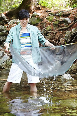 포토 JPG 주간 전신 라이프스타일 계절 남자 행복 물놀이 휴가 한명 서기 미소 웃음 들기 사람 동양인 성인 야외 앞모습 캐주얼 여름 30대 여름휴가 바캉스 계곡 한국인 돌_바위 바위 뜰채 그물 시원함 고기잡이 어구 남자만 남자한명만 성인남자만 성인한명만 성인남자한명만 장년만 장년남자만 장년남자한명만 성인만 국내포토 자연요소 1 옷 감정 뷰포인트 모션 놀이 표정 어업 인종 생활 장년 낚시용품 파일형식 여름_계절