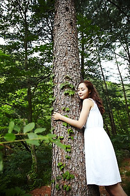 포토 JPG 주간 나무 식물 라이프스타일 긴머리 원피스 여자 여유 안기 휴식 한명 서기 사람 동양인 성인 야외 옆모습 30대 눈감음 기댐 한국인 담쟁이덩굴 숲속 숲 편안함 상쾌 삼림욕 여자만 여자한명만 성인여자만 성인한명만 성인여자한명만 장년만 장년여자만 장년여자한명만 성인만 국내포토 자연요소 1 헤어스타일 옷 감정 뷰포인트 컨셉 모션 인종 생활 장년 감각 덩굴 파일형식