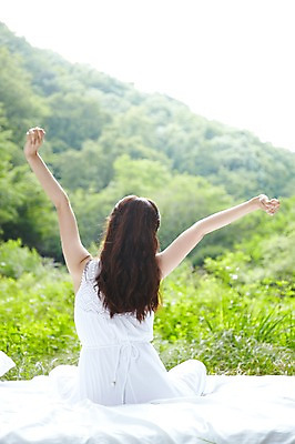 포토 JPG 주간 전신 나무 식물 라이프스타일 긴머리 원피스 여자 여유 휴식 한명 사람 앉기 동양인 성인 야외 뒷모습 아웃포커스 30대 손들기 스트레칭 이불 한국인 기상 숲속 숲 상쾌 기지개 삼림욕 여자만 여자한명만 성인여자만 성인한명만 성인여자한명만 장년만 장년여자만 장년여자한명만 성인만 국내포토 자연요소 1 헤어스타일 옷 감정 뷰포인트 컨셉 침구 모션 촬영기법 인종 생활 장년 운동 파일형식