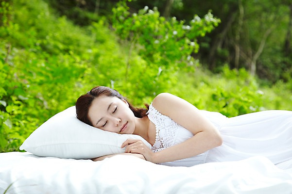 포토 JPG 주간 나무 식물 라이프스타일 원피스 여자 여유 베개 휴식 한명 사람 동양인 성인 야외 앞모습 아웃포커스 30대 눕기 눈감음 이불 한국인 잠 숲속 숲 상쾌 삼림욕 여자만 여자한명만 성인여자만 성인한명만 성인여자한명만 장년만 장년여자만 장년여자한명만 성인만 국내포토 자연요소 1 옷 감정 뷰포인트 컨셉 침구 모션 촬영기법 인종 생활 장년 파일형식