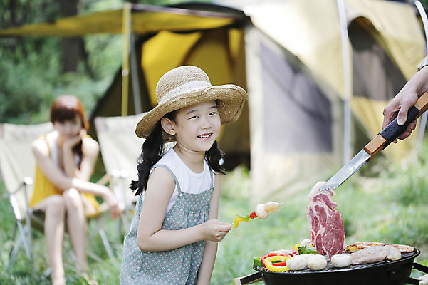포토 JPG 주간 모자 라이프스타일 손 여자 남자 딸 어린이 음식 여행 의자 가족 엄마 휴가 피망 휴식 새우 집게 텐트 육류 요리 서기 미소 웃음 들기 사람 앉기 동양인 소녀 성인 야외 두명 아웃포커스 캐주얼 30대 부모 버섯 캠핑 한국인 자녀 꼬치 그릴 숲속 숲 상쾌 취사 국내포토 자연요소 잡화 옷 감정 가구 컨셉 채소 식재료 관계 모션 주방용품 레저 촬영기법 표정 캠핑도구 갑각류 인종 생활 신체부위 장년 요리중 파일형식