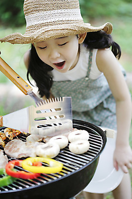 포토 JPG 주간 모자 라이프스타일 접시 여자 어린이 음식 여행 가족 휴가 피망 휴식 새우 육류 요리 한명 서기 들기 사람 동양인 소녀 야외 앞모습 아웃포커스 캐주얼 버섯 캠핑 한국인 그릴 숲속 숲 바비큐 상쾌 냄새 뒤집개 취사 여자만 여자한명만 어린이만 소녀한명만 국내포토 자연요소 1 식기 잡화 옷 감정 뷰포인트 컨셉 채소 식재료 관계 모션 주방용품 레저 촬영기법 갑각류 인종 생활 요리중 소녀만 파일형식