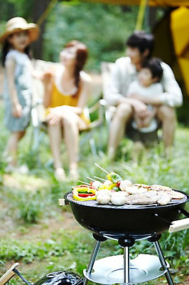 포토 JPG 주간 전신 나무 식물 모자 라이프스타일 여자 남자 딸 아들 어린이 음식 여행 의자 가족 엄마 휴가 피망 휴식 새우 텐트 육류 요리 서기 사람 앉기 동양인 소녀 소년 여러명 성인 야외 앞모습 아웃포커스 캐주얼 30대 부모 버섯 캠핑 한국인 자녀 아빠 그릴 숲속 숲 바비큐 상쾌 취사 국내포토 자연요소 잡화 옷 감정 뷰포인트 가구 다수 컨셉 채소 식재료 관계 모션 주방용품 레저 촬영기법 캠핑도구 갑각류 인종 생활 장년 요리중 파일형식