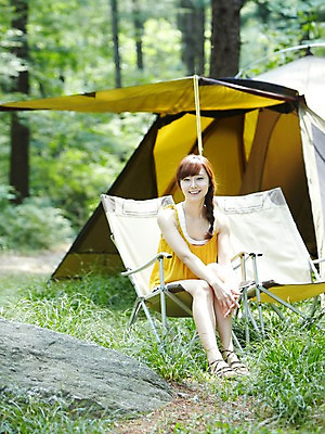 포토 JPG 주간 전신 나무 식물 라이프스타일 여자 여행 의자 휴가 휴식 텐트 한명 미소 웃음 사람 앉기 동양인 성인 야외 앞모습 아웃포커스 캐주얼 30대 캠핑 한국인 숲속 숲 상쾌 여자만 여자한명만 성인여자만 성인한명만 성인여자한명만 장년만 장년여자만 장년여자한명만 성인만 국내포토 자연요소 1 옷 감정 뷰포인트 가구 컨셉 모션 레저 촬영기법 표정 캠핑도구 인종 생활 장년 파일형식