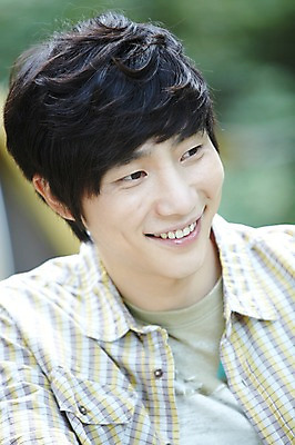 포토 JPG 주간 라이프스타일 응시 남자 여행 휴가 휴식 한명 미소 웃음 사람 동양인 상반신 성인 야외 앞모습 아웃포커스 캐주얼 30대 캠핑 한국인 상쾌 남자만 남자한명만 성인남자만 성인한명만 성인남자한명만 장년만 장년남자만 장년남자한명만 성인만 국내포토 자연요소 1 시선 옷 감정 뷰포인트 컨셉 레저 촬영기법 표정 인종 생활 장년 파일형식