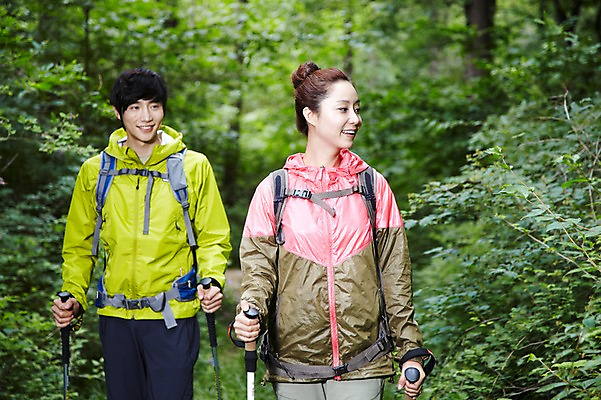 포토 JPG 주간 나무 식물 라이프스타일 커플 응시 여자 남자 커플라이프 가방 배낭 지팡이 레저 아웃도어 미소 웃음 들기 사람 동양인 성인 취미 야외 두명 앞모습 아웃포커스 30대 걷기 등산 트래킹 한국인 막대기 목표 숲속 숲 등산복 상쾌 장년만 성인만 국내포토 자연요소 시선 잡화 옷 감정 뷰포인트 컨셉 관계 모션 촬영기법 표정 인종 생활 장년 파일형식