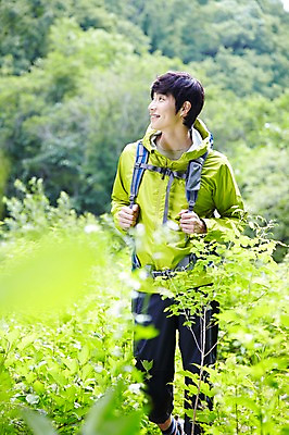 포토 JPG 주간 나무 식물 라이프스타일 응시 남자 가방 배낭 레저 아웃도어 한명 미소 웃음 사람 동양인 성인 취미 야외 앞모습 아웃포커스 30대 걷기 등산 트래킹 한국인 목표 숲속 숲 등산복 상쾌 남자만 남자한명만 성인남자만 성인한명만 성인남자한명만 장년만 장년남자만 장년남자한명만 성인만 국내포토 자연요소 1 시선 잡화 옷 감정 뷰포인트 컨셉 모션 촬영기법 표정 인종 생활 장년 파일형식