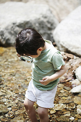 포토 JPG 주간 식물 라이프스타일 응시 남자 어린이라이프 어린이 자연 돋보기 한명 서기 들기 사람 동양인 소년 상반신 야외 라이프 아웃포커스 물 계곡 유치원생 한국인 돌_바위 조약돌 바위 관찰 체험학습 자연학습 남자만 남자한명만 어린이만 소년만 소년한명만 국내포토 자연요소 1 시선 모션 촬영기법 인종 생활 체험 생태계 파일형식